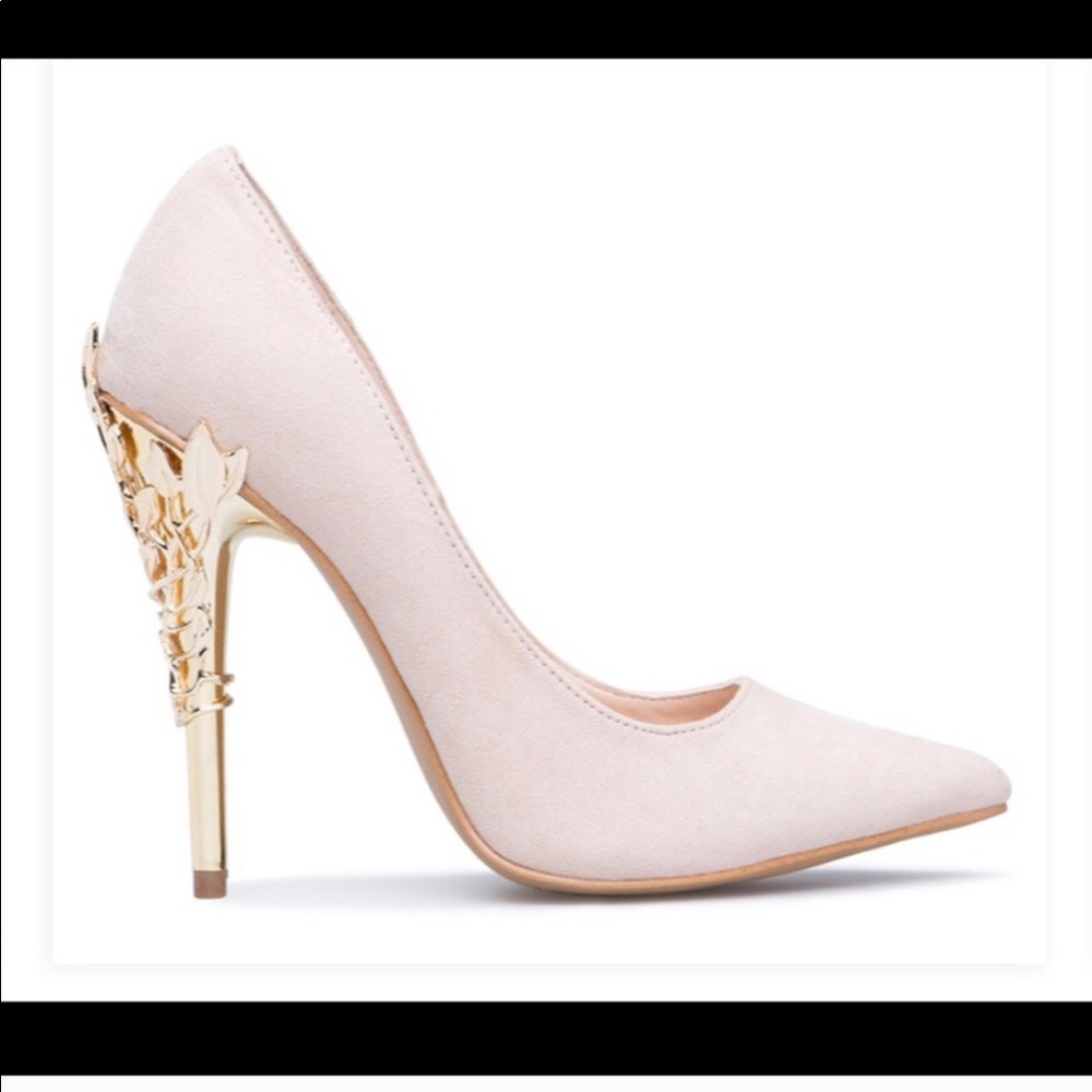 NO LONGER AVAILABLE Blush colored pumps !!!